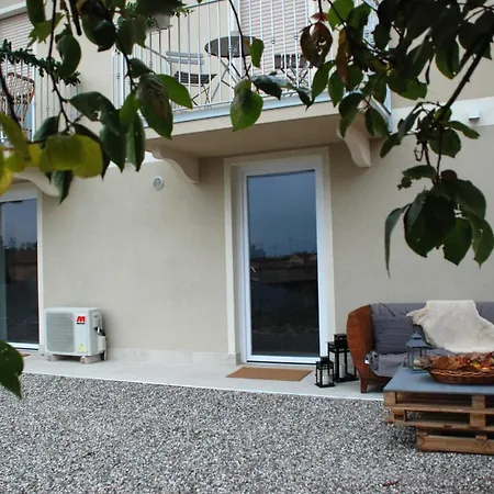 Homelyfeeling بيت للعطل كاستلْنْيوفو ديل غارد
